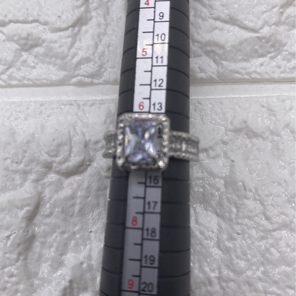 Women’s Fashion Jewelry Ring Size 7 Metal W/ White Center Stone Elegant Style