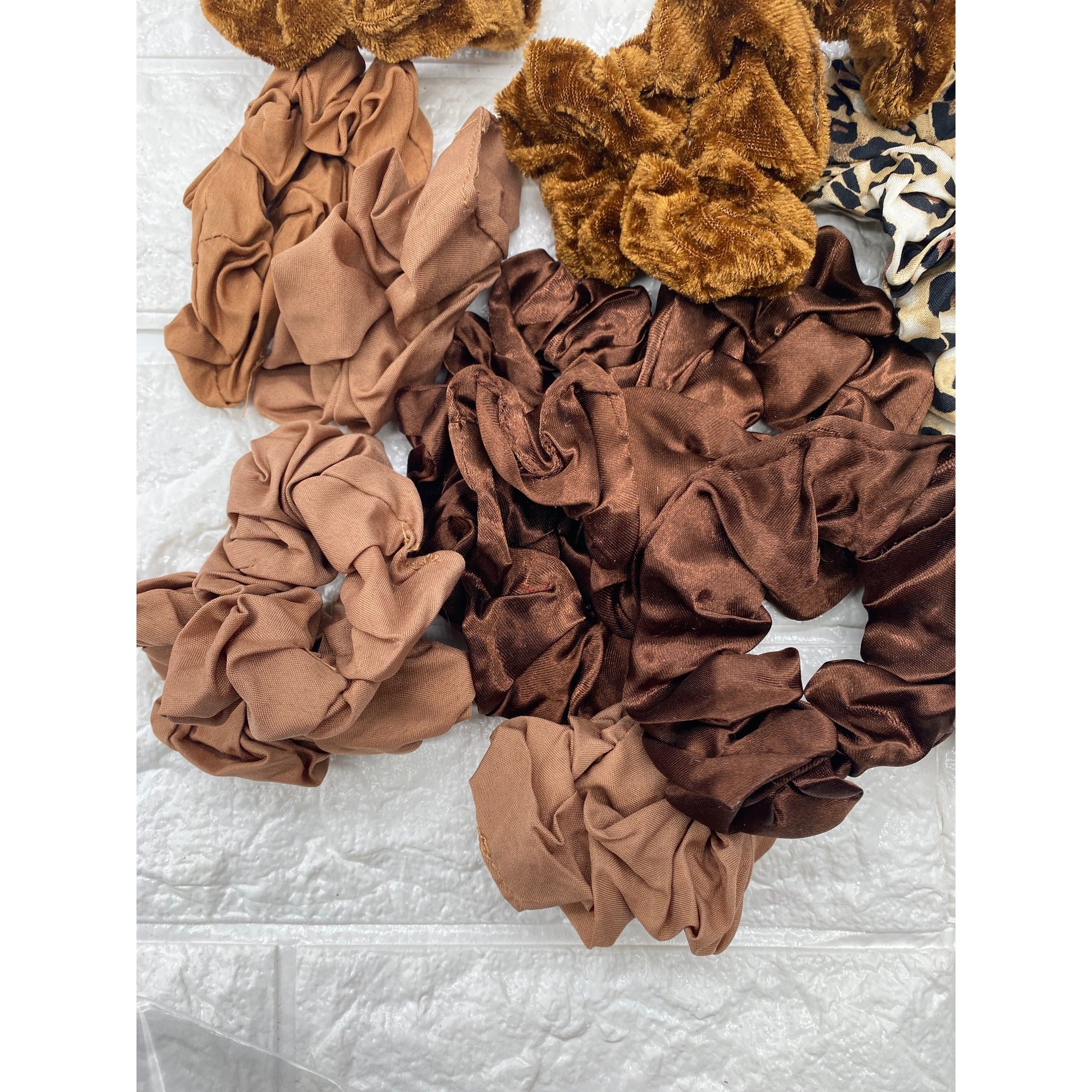 17pcs Hair Scrunchies LeopardSolid Colors Velvet Silk Blend Ponytail Holder Set