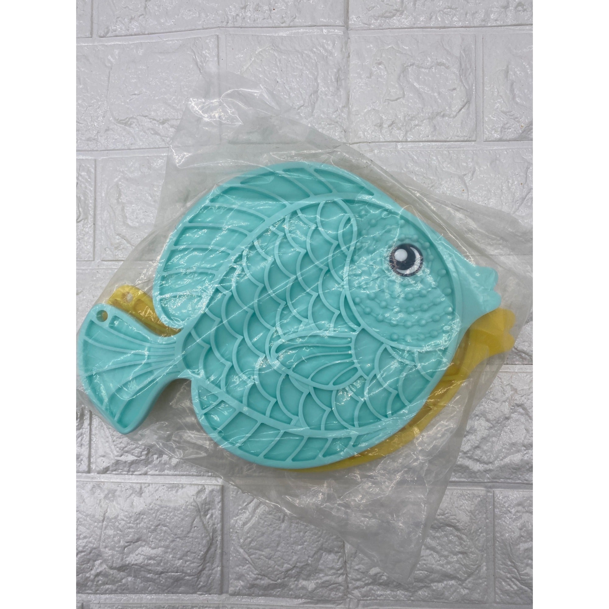 Fish Shaped Dog Licking Mat 2pcs Pet Food Mat Slow Feeder Toy Yellow & Blue