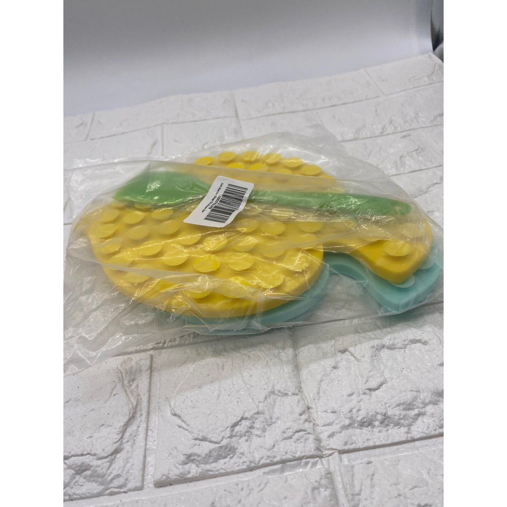 Fish Shaped Dog Licking Mat 2pcs Pet Food Mat Slow Feeder Toy Yellow & Blue