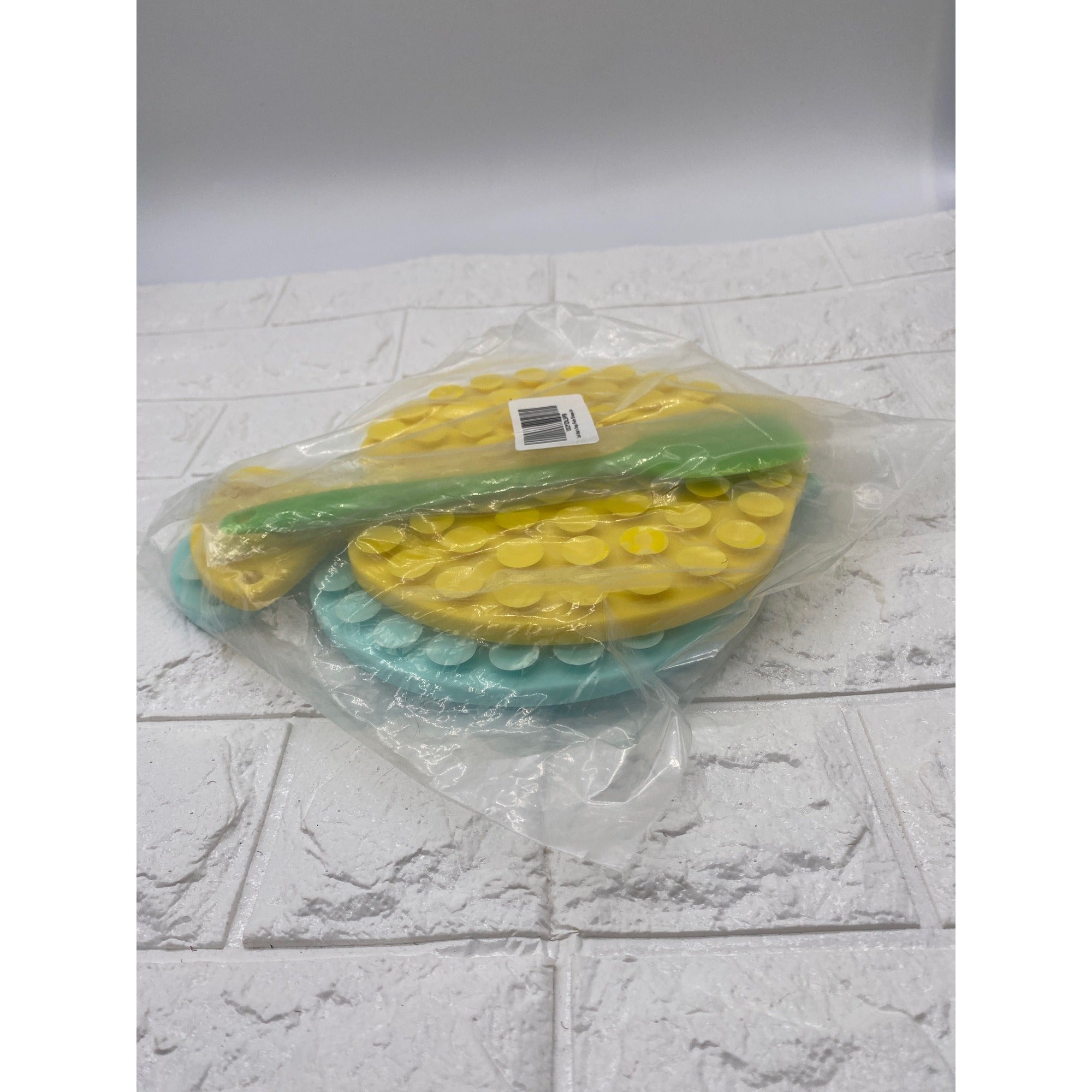 Fish Shaped Dog Licking Mat 2pcs Pet Food Mat Slow Feeder Toy Yellow & Blue