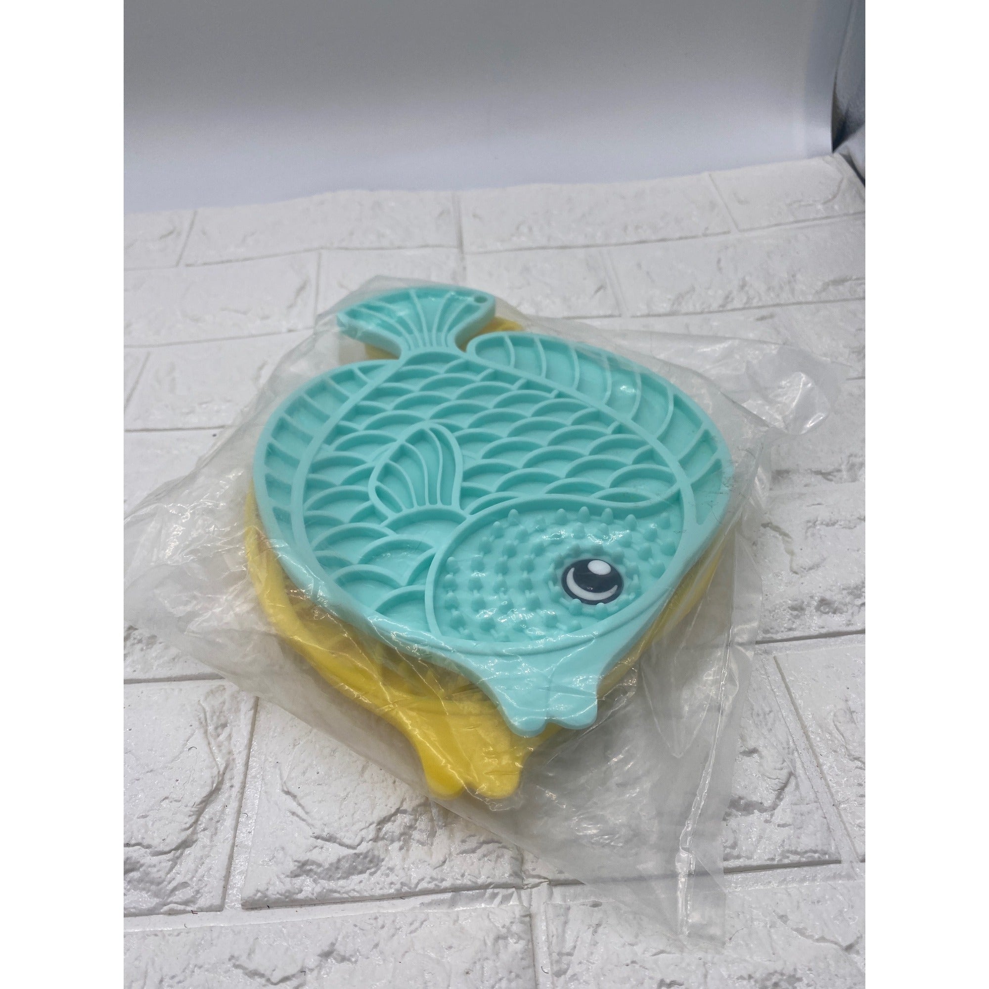 Fish Shaped Dog Licking Mat 2pcs Pet Food Mat Slow Feeder Toy Yellow & Blue