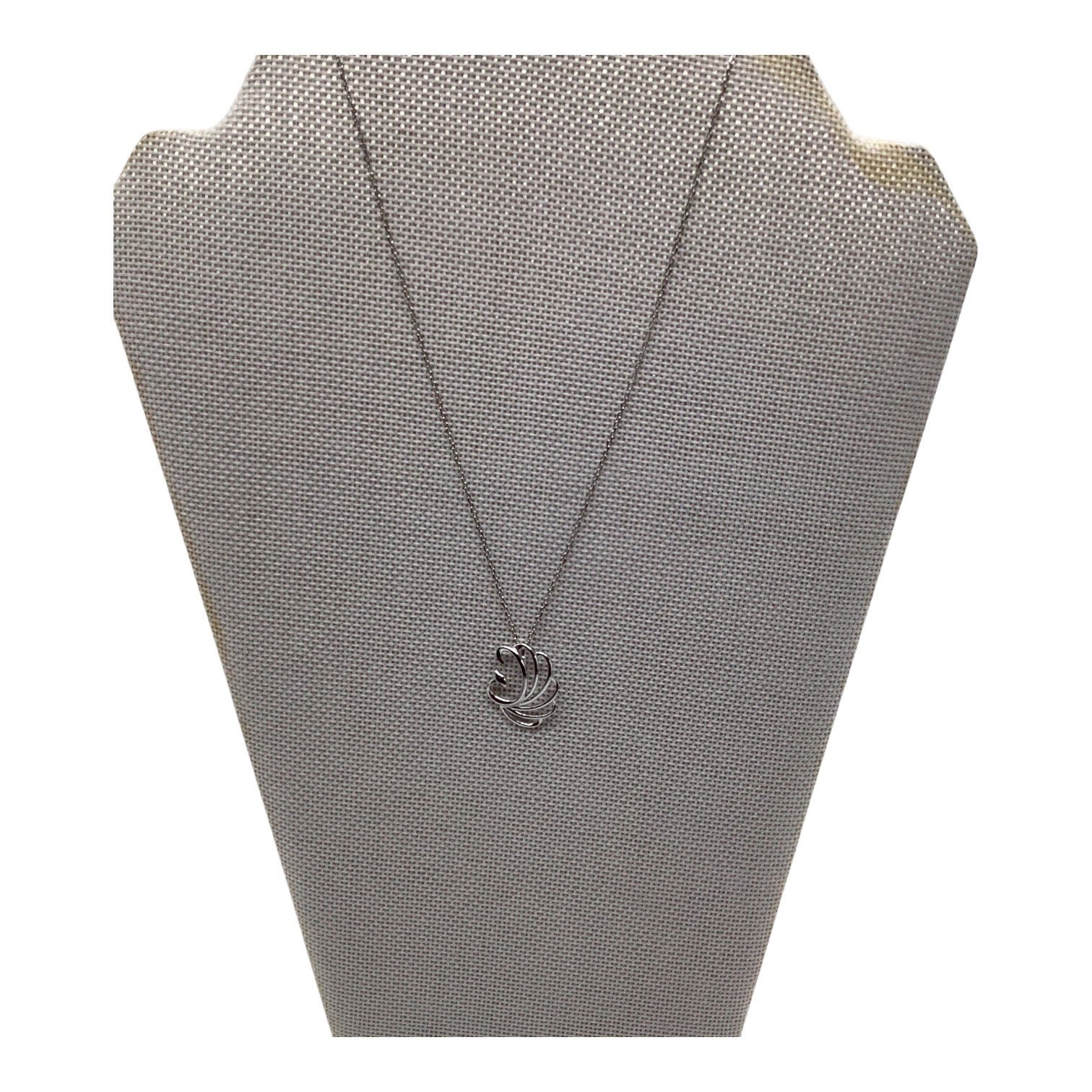 Silver Mountain S925 Sterling Silver 18in  Necklace With Elegant Pendant & Chain